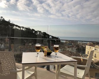 Dynamic Hotels Caldetes Barcelona - Caldes d'Estrac - Balcón