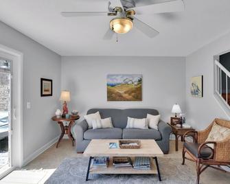 Turtle Cove - Brunswick - Living room