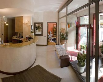 Park Hotel Meublé - קומו - דלפק קבלה