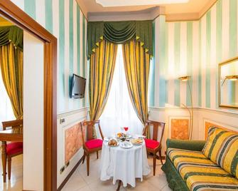 Hotel Londra - Alessandria - Bedroom