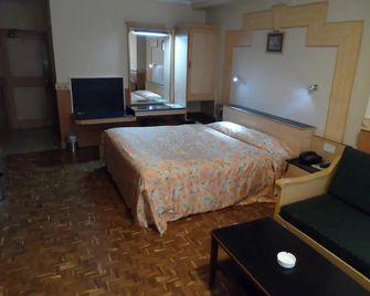 Hotel Hilltop Towers - Kodaikanal