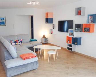 Cozy Home In Ginestas With Wifi - Ginestas - Wohnzimmer