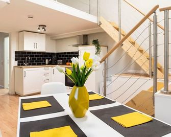 Spacious 2-Bedroom Apartment Digital Check-In - Berlin - Kitchen