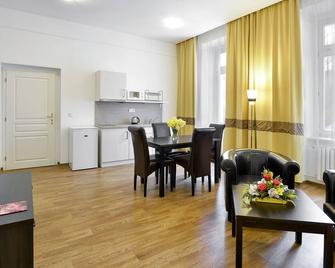 Apartments Central Park Marienbad - Mariánské Lázně - Dining room