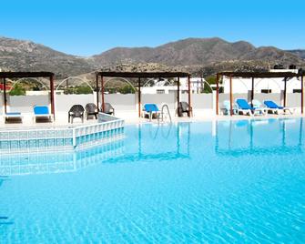 Seven Stars - Karpathos - Piscina