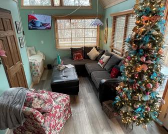 Hilltop Cottage - Nauvoo - Living room