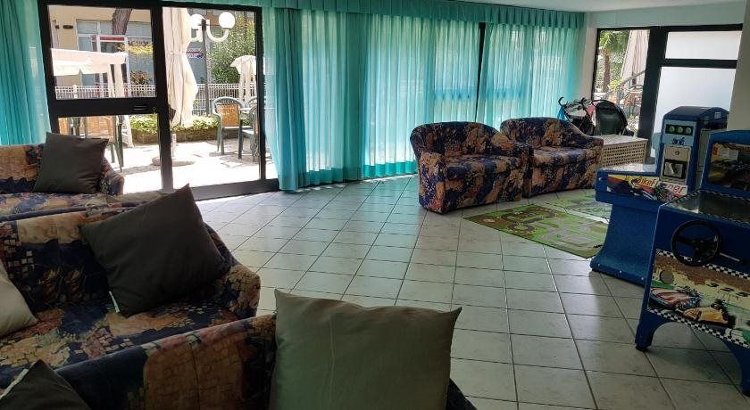 Hotel Katia - سسيناتيكو - غرفة معيشة