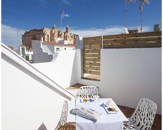 Cheap & Chic Hotel - Ciutadella de Menorca - Varanda