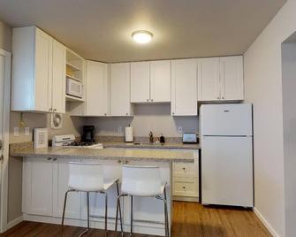 Hazel's Hideaway apt in walkable historic area - Snohomish - Kitchen