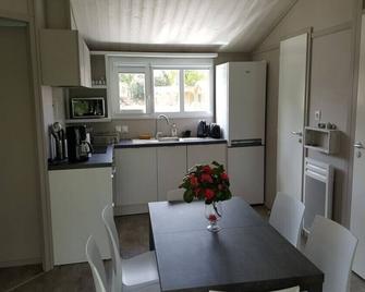 2 bedroom cottage in domain with indoor heated pool - Messanges - Kitchen