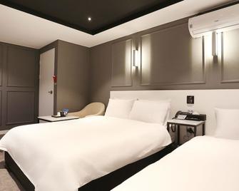 Louis Hotel - Gangneung - Bedroom