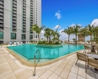 Stylish City Condo in the Heart of Downtown Miami - Miami - Pool