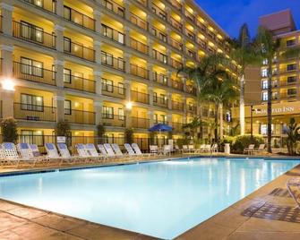 Fairfield by Marriott Anaheim Resort - Anaheim - Pool