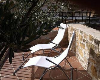 Charming Renovated House - Pobla de Ciérvoles - Patio