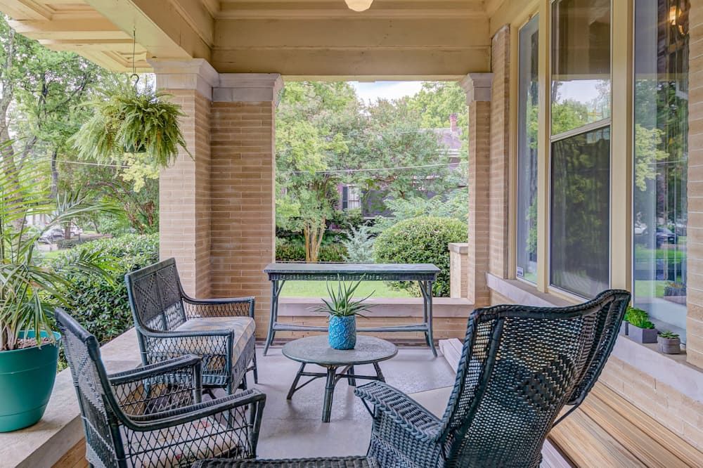 Patio view of Oak Hall Bnb