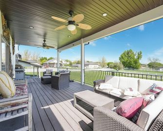 Spacious 10-bedroom Luxury Home with Fitness and Game room in charming Bluffdale - Bluffdale - Balcón