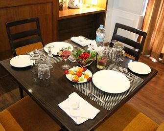 Krishna Inn By Royal Hotels - Kolhāpur - Dining room