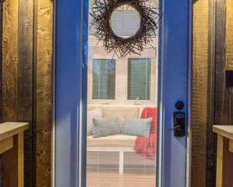 Montana Escape Elegant Tiny House in Waco Near Magnolia - Waco