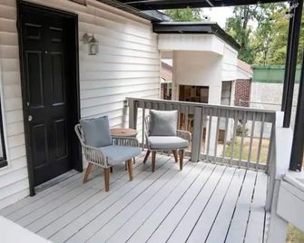 Cheerful Boho Stay - Minutes From Hospital - Benton - Balkon