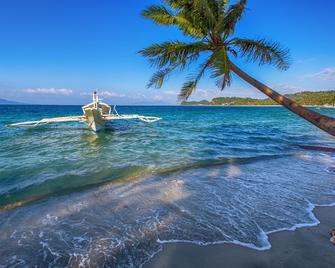 Veronica Inn - Puerto Galera - Beach