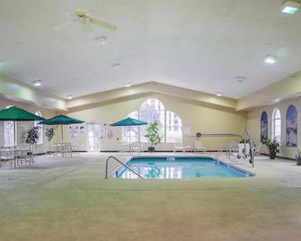 Quality Inn - Rapid City - Pool