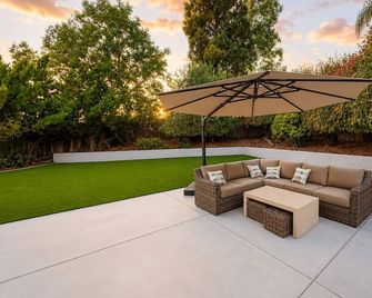 Walk to Ellwood Mesa & Beach 4br Home Near Ucsb With Pool Access - Goleta - Patio