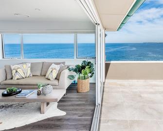 Spacious Penthouse At Sydneys Famous Bondi Beach With Spectacular Views - Bondi Beach - Balcony