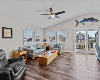 Dog Friendly, Oceanside, Hot Tub, Oversized Decks, Easy Beach Access - Avon - Sala de estar