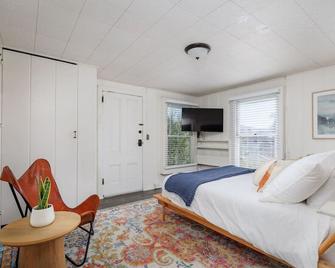 Seashell Sunshack - Avila Beach - Bedroom