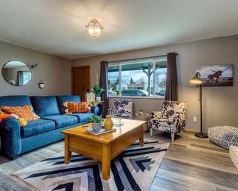 Pendleton House - Complimentary Wine Tasting - Walla Walla - Living room