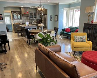 Luxury Accomodations in 1920's bungalow in Downtown Provo - Provo