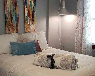 Minutes to Niagara Falls - 1BR minutes to Adventures! Great, Clean Location! - Niagara Falls - Bedroom