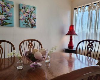 Charming 2-bedroom apartment in delightful Apple Valley with AC, WiFi - Apple Valley - Comedor