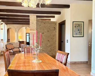 Dream House - Villa con giardino e piscina - Montegranaro - Їдальня