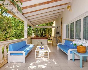 Casa Bonita (Ses Salines) - Villa With Private Pool In Ses Salines. Free Wifi - Ses Salines - Patio