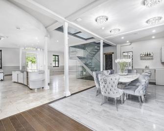 Luxury 10,000 Sq Ft 7-bed Mansion With Indoor Pool - Sidcup - Dining room
