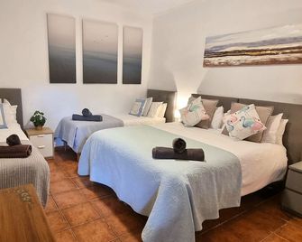 Wonderful Villa, Heated pool, Beautiful Town, Perfect for Families and Groups - Xàtiva - Bedroom