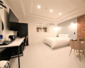 Hotel Classic Sacheon - Sacheon - Front desk