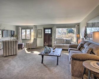 Cozy Choteau Home With Fire Pit, Grill, - Choteau - Sala de estar