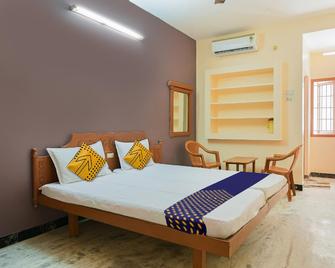 Hotel O Vel Vel Guest House - Palani - Habitación