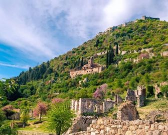 Aesthetic Delight - Stone Villa in Mystras - Mystras - Outdoors view