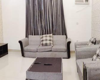 Salalah-Al shwamekh suites - Salalah - Living room