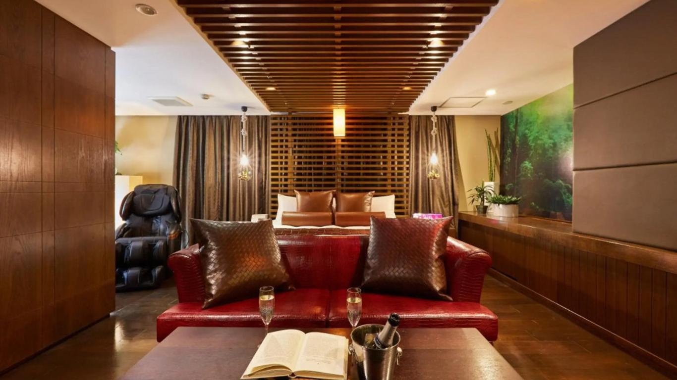 Hotel Love