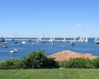 Sakonnet Harbor is Your Private Front Yard! - Little Compton - Beach