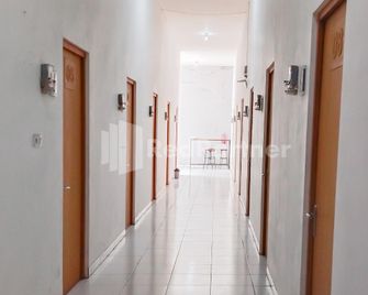 Siliwangi Guest House Syariah Tasikmalaya Redpartner - Tasikmalaya - Hallway
