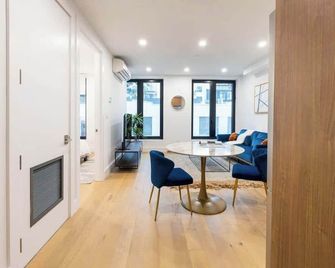 149bk-202 New Condo 1br In Prime Greenpoint Bk - بروكلين - غرفة طعام
