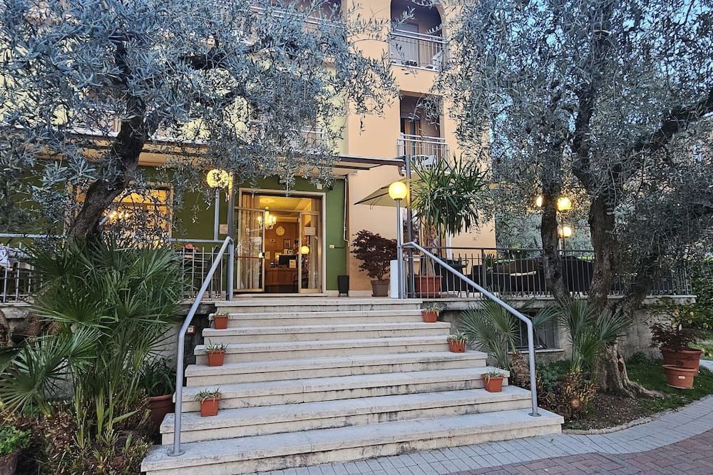 Hotel Garden - טורי דל בנאקו - בניין