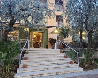 Hotel Garden - Torri Del Benaco - Будівля