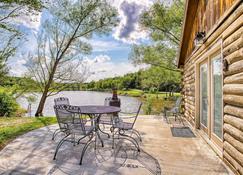 Lakeside Log Cabin on private ranch - Sand Springs - Patio