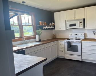 Ranch House at Edelweiss Winery & Events - Hermann - Kitchen